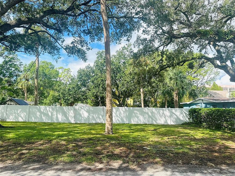 1st image of 306 N Hesperides St #1