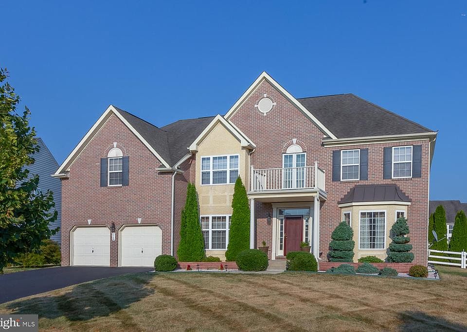 1st image of 218 Bucktail Dr