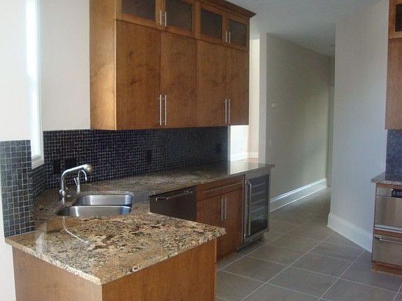 Dacor appliances, granite, lots of cabinetry