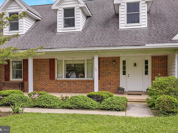 3rd image of 1818 Squire Ct