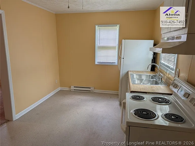 400 McLeod Rd — Photo 10