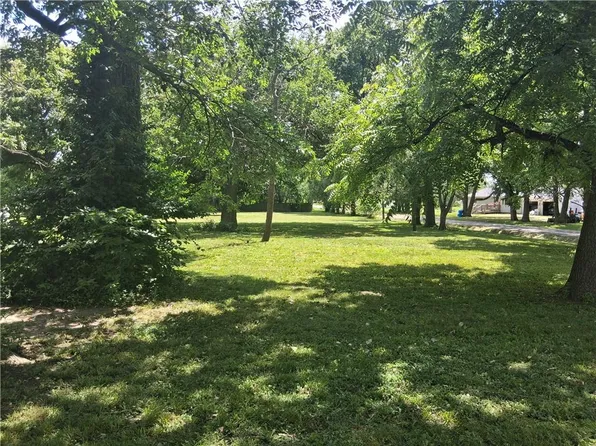 307 S Jefferson Ave, La Harpe, KS 66751