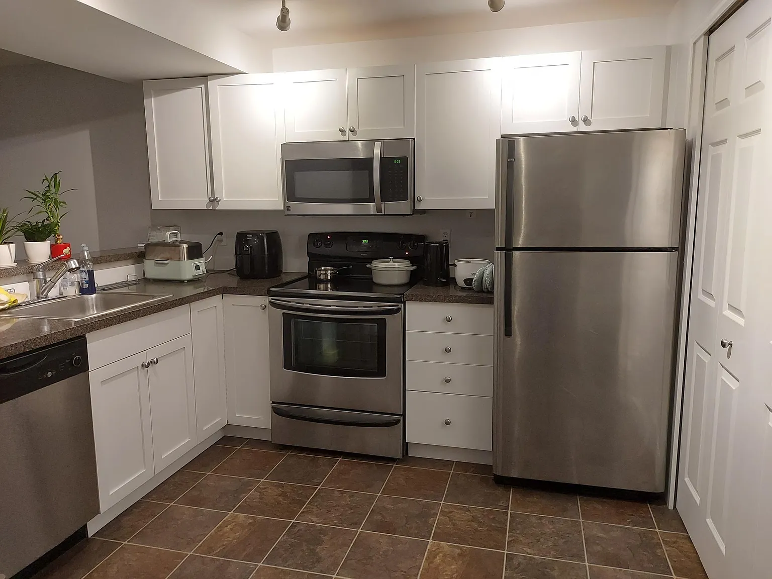 2 bed, 806 sqft, $2,000 — Photo 1
