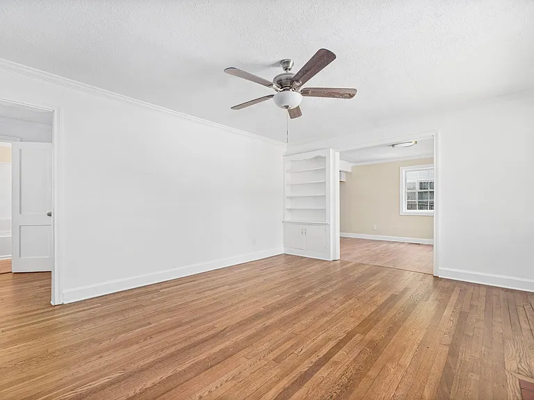 441 W Springs St — Photo 8