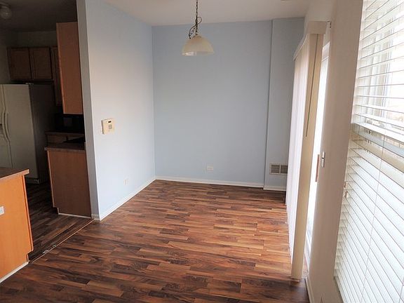4th image of 4145 Blackstone Dr