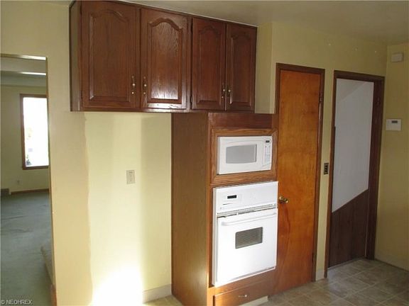 3rd image of 26380 Parklane Dr