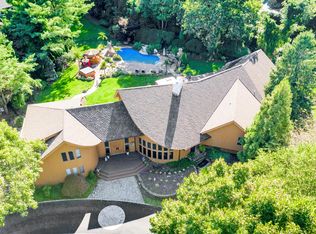 98 Cove Rd, Northport, NY 11768