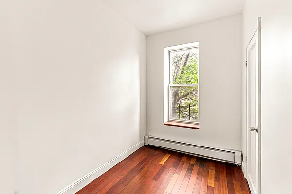 Bedroom, photo 1