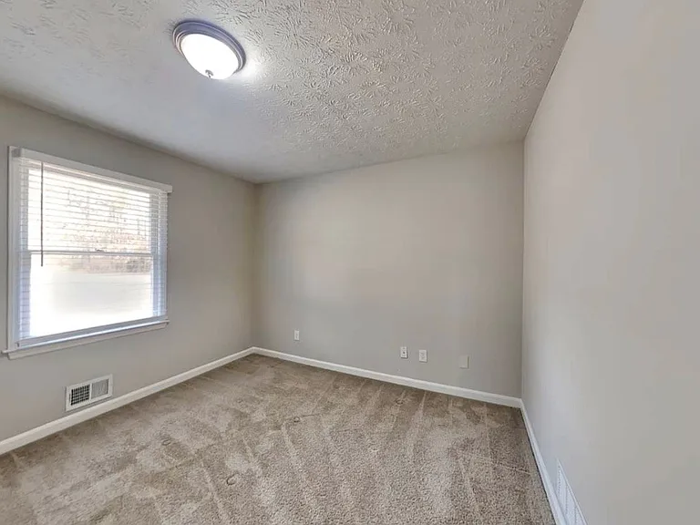 301 E Country Woods Dr — Photo 3