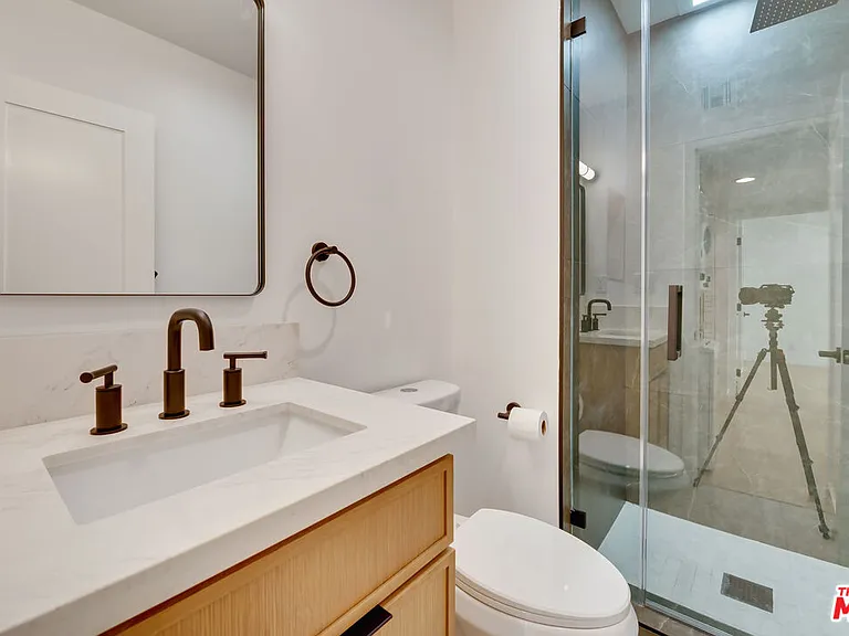 1021 N Genesee Ave #4 — Photo 10