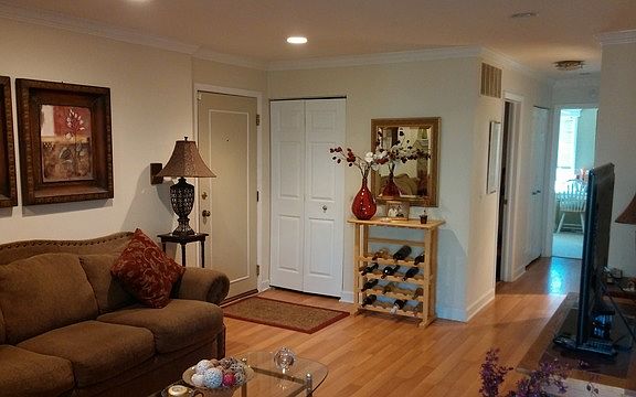 2nd image of 588 Williamsburg Ct APT C1
