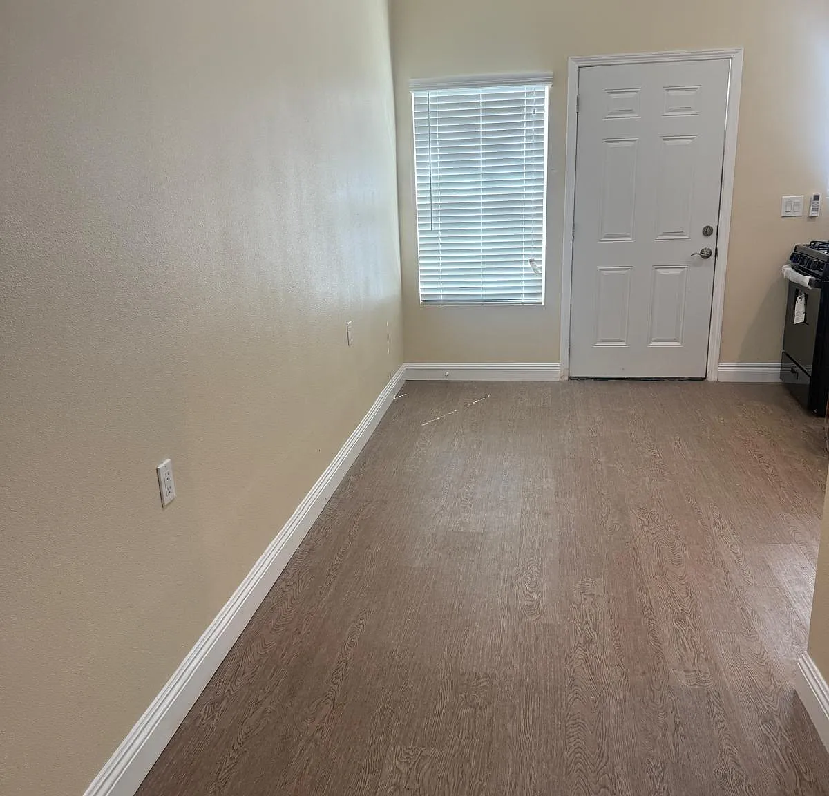 2 bed, 800 sqft, $2,500 — Photo 3