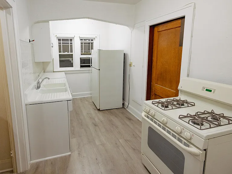 1930 Douglas St #4 — Photo 11