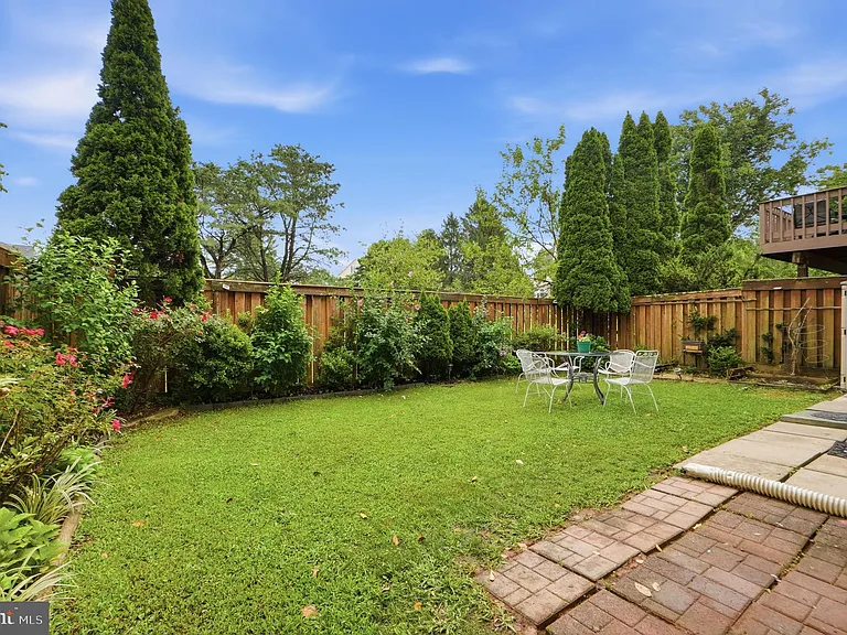 8715 Delcris Dr — Photo 39