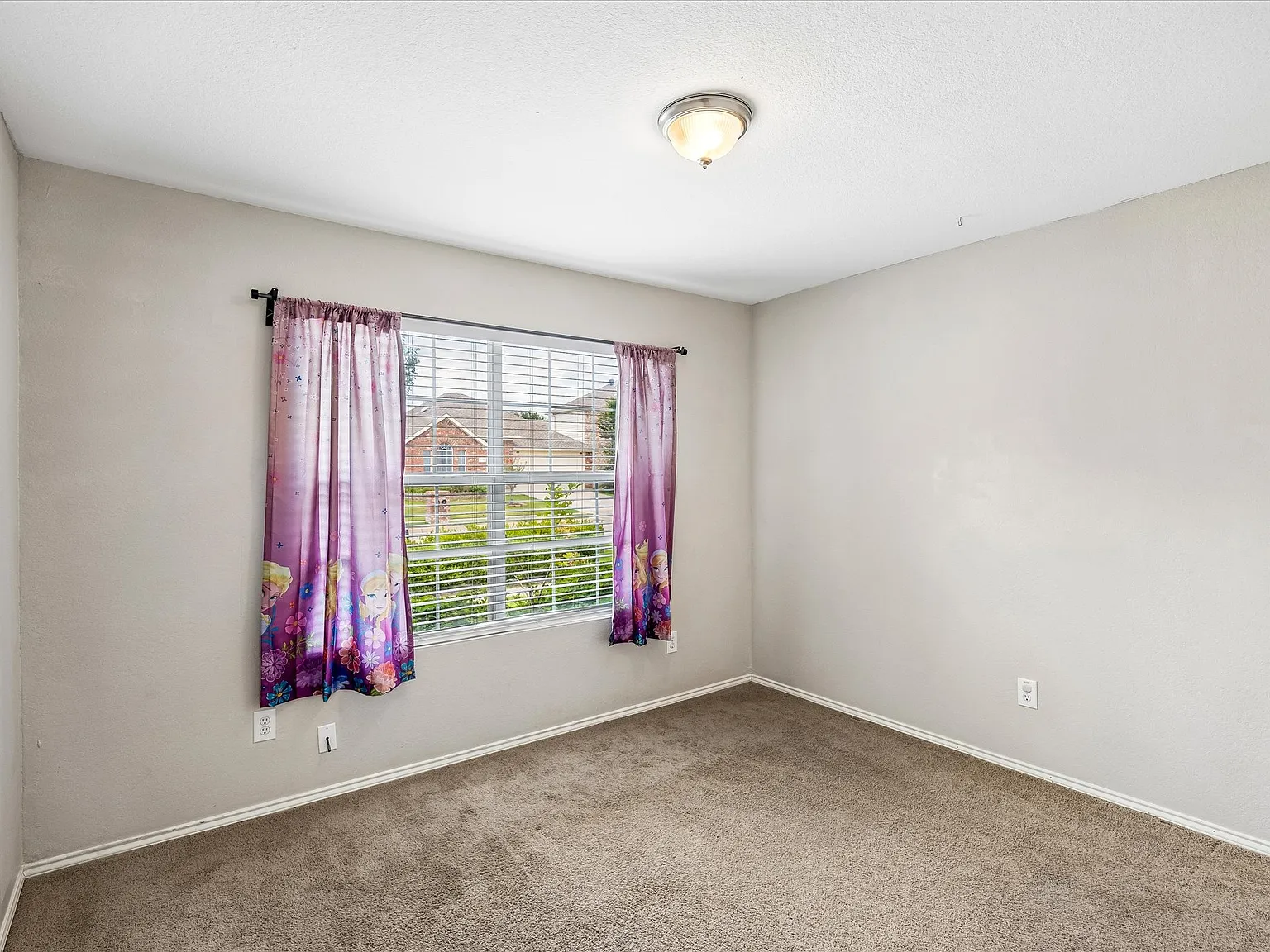 3 bed, 1938 sqft, $2,200 — Photo 4
