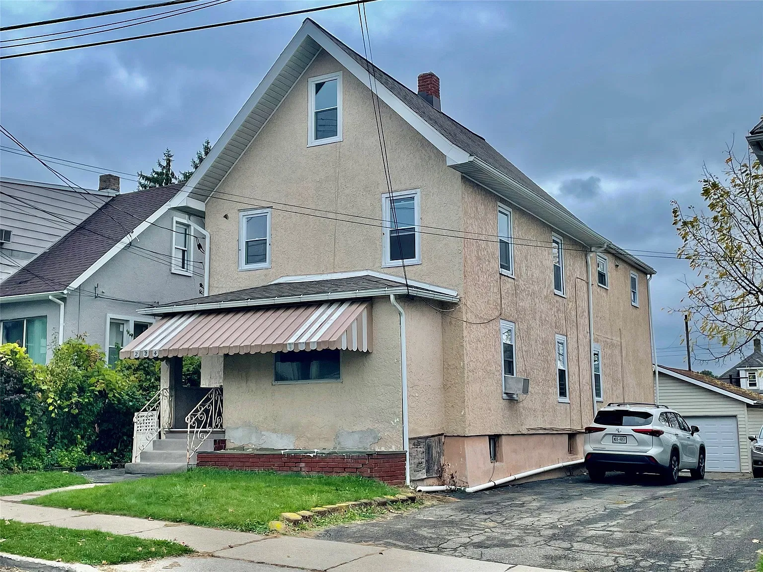 3 bed, 1.0 bath, 1165 sqft, $1,650 — Photo 2