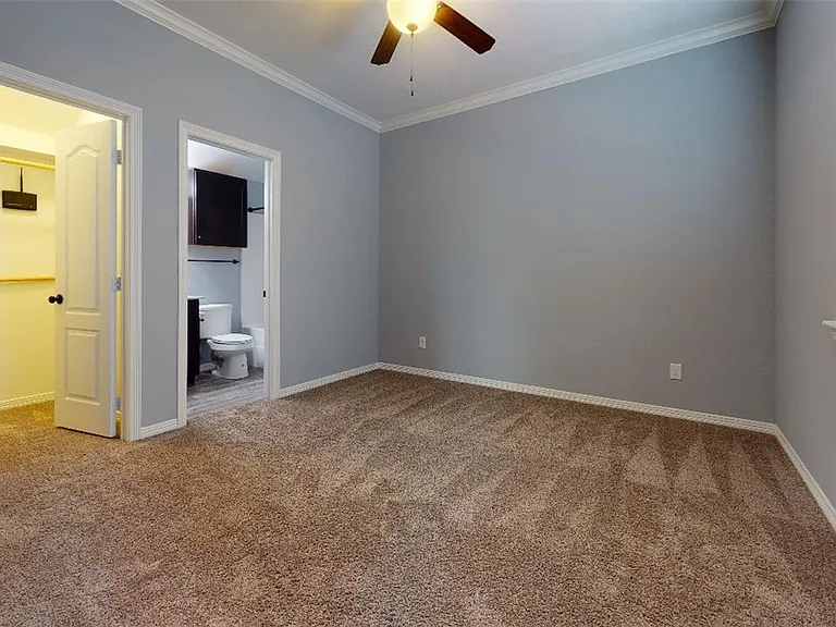 301 Sw Pkwy #304 — Photo 5
