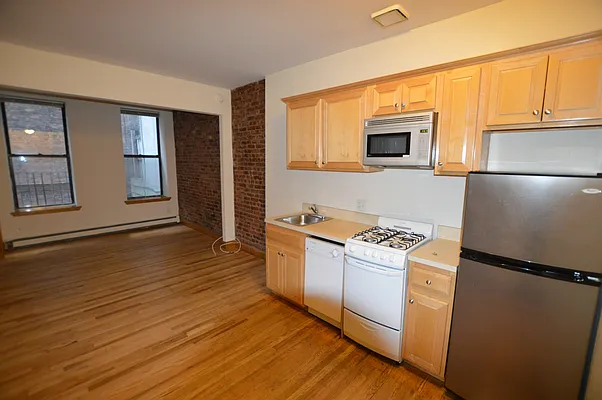 Rented by City Stop Realty | media 16