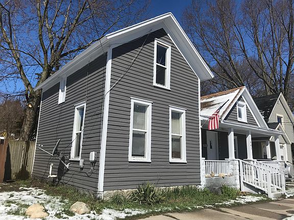2nd image of 843 Lafayette Ave NE