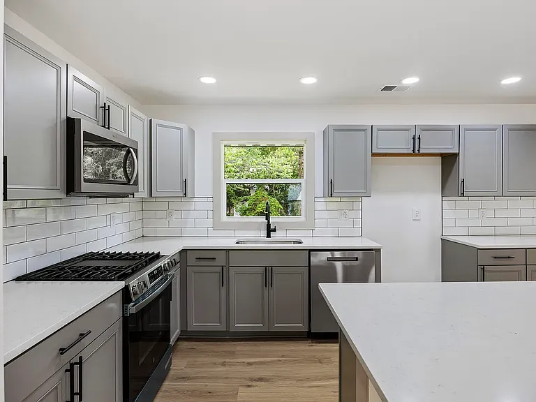 1411 Westway Dr — Photo 5