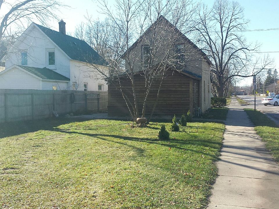 1st image of 230 12th Ave N