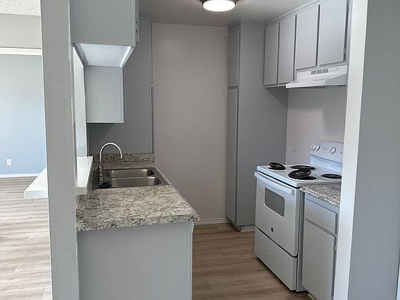 3rd image of 400 S Kingsley Dr APT 202