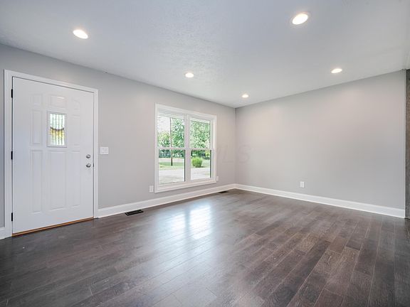 2nd image of 3521 Rich Dr