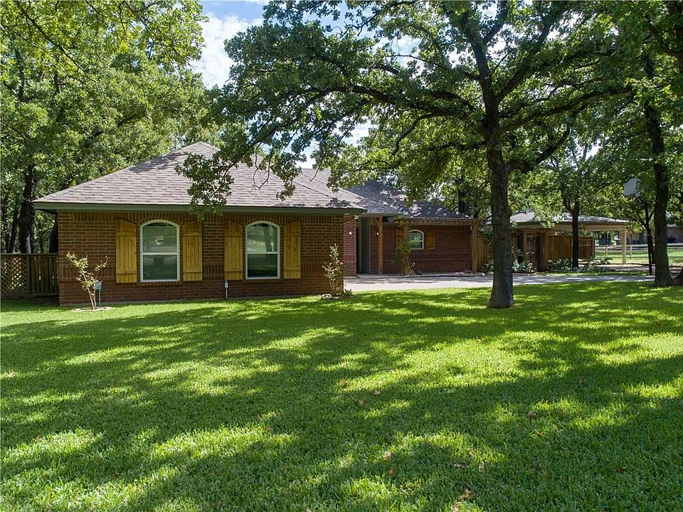 1st image of 226 Deer Park Ct