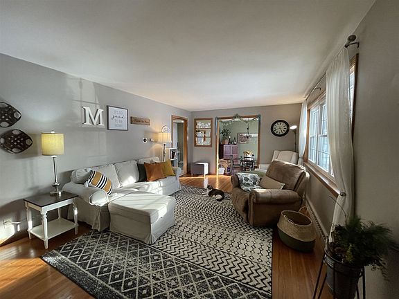 3rd image of 109 Meadow Ln