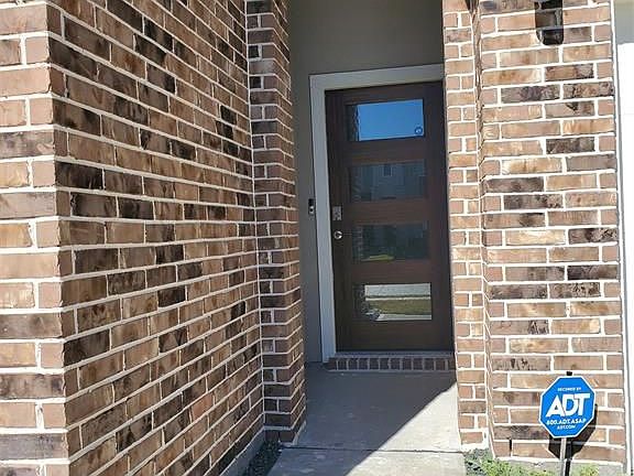 2nd image of 19018 Norbury Park Ln
