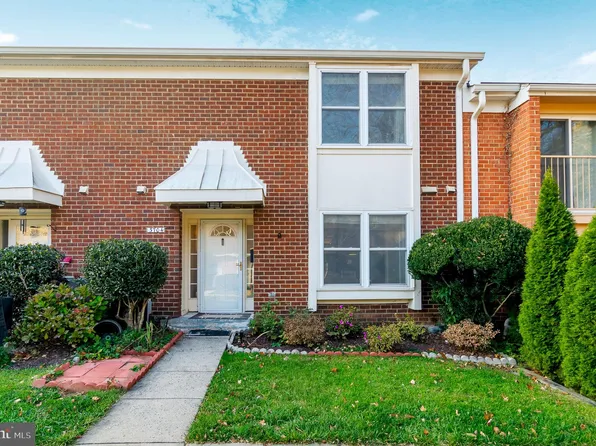 3704 Persimmon Cir, Fairfax, VA 22031