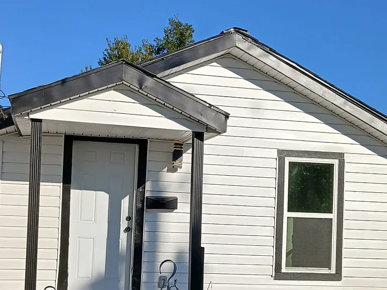 1516 Grove St — Photo 3