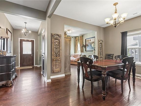 5th image of 708 Canoe St