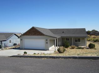 513 Dapple Grey Rd, Hines, OR 97738