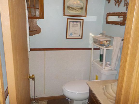 3rd image of 3722 N Woodview Hills Dr