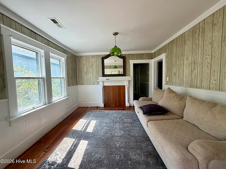 414 Bladen St — Photo 2