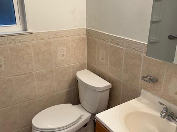 5th image of 9809 Wistaria St Floor 1