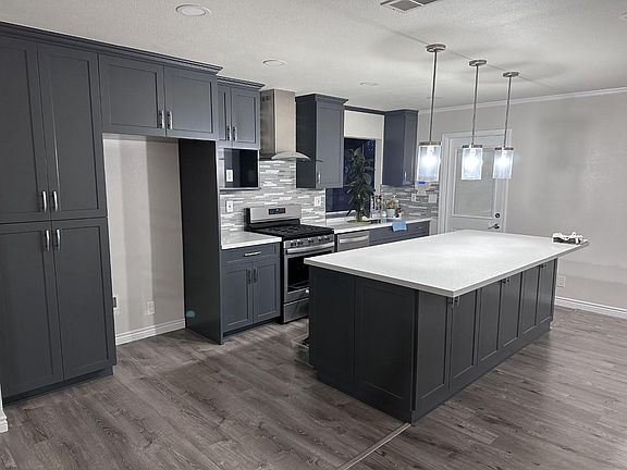 4th image of 15673 Forest Park Ln