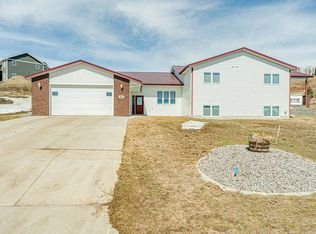 3011 Jude Ln NW, Mandan, ND 58554