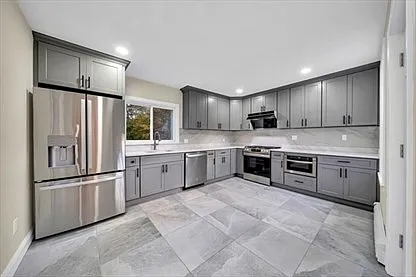 4 bed, 2.0 bath, 2053 sqft, $3,900 — Photo 4