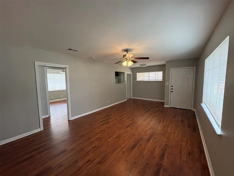 1307 Corona Dr — Photo 5