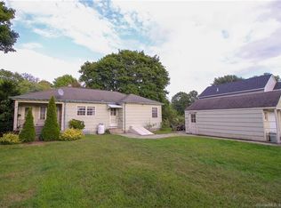 9 Great Neck Rd, Waterford, CT 06385