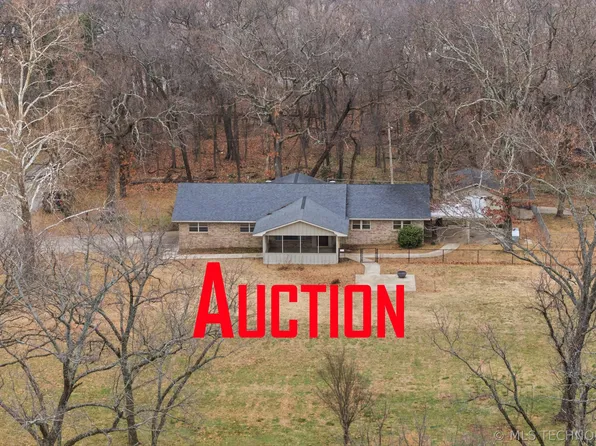 1561 W 63rd St, Grove, OK 74344