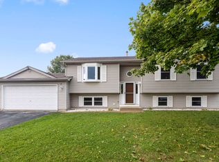 219 Newport Trl, McHenry, IL 60050