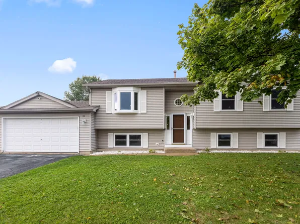 219 Newport Trl, McHenry, IL 60050