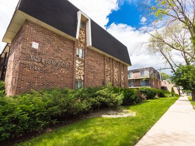 3746 N Central Ave APT 2C, Chicago, IL, 60634