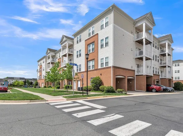 24660 Woolly Mammoth Ter Unit 201, Aldie, VA 20105