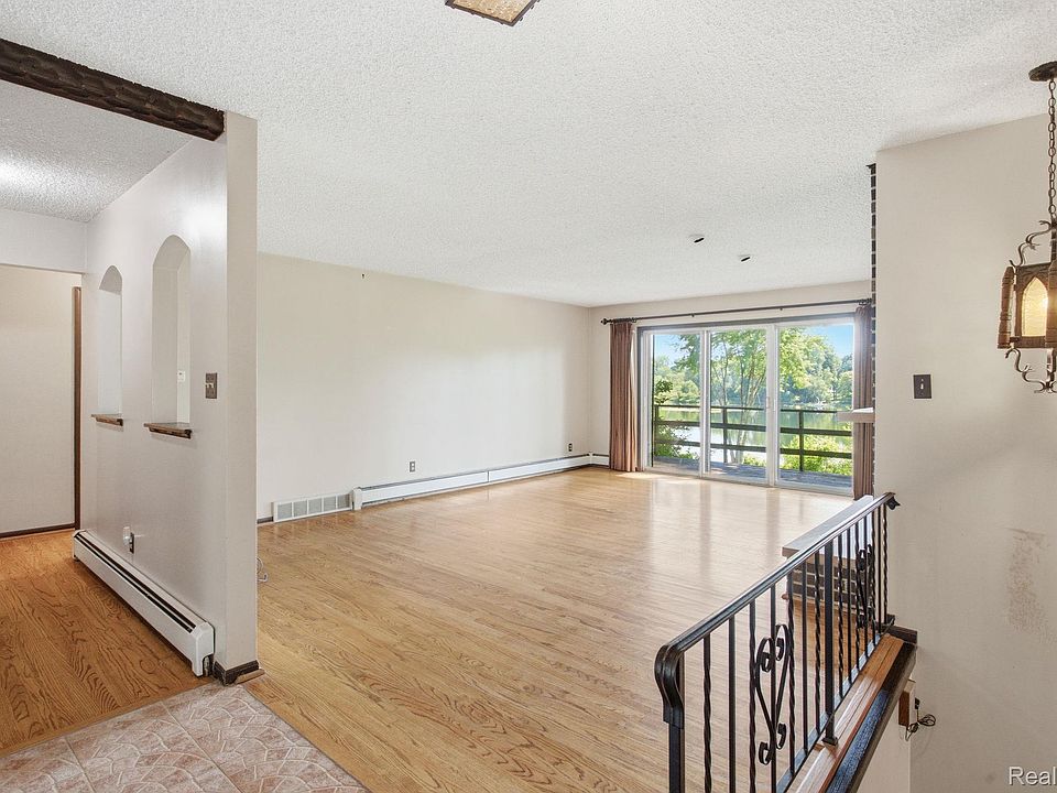 2726 Bay Dr, photo 6