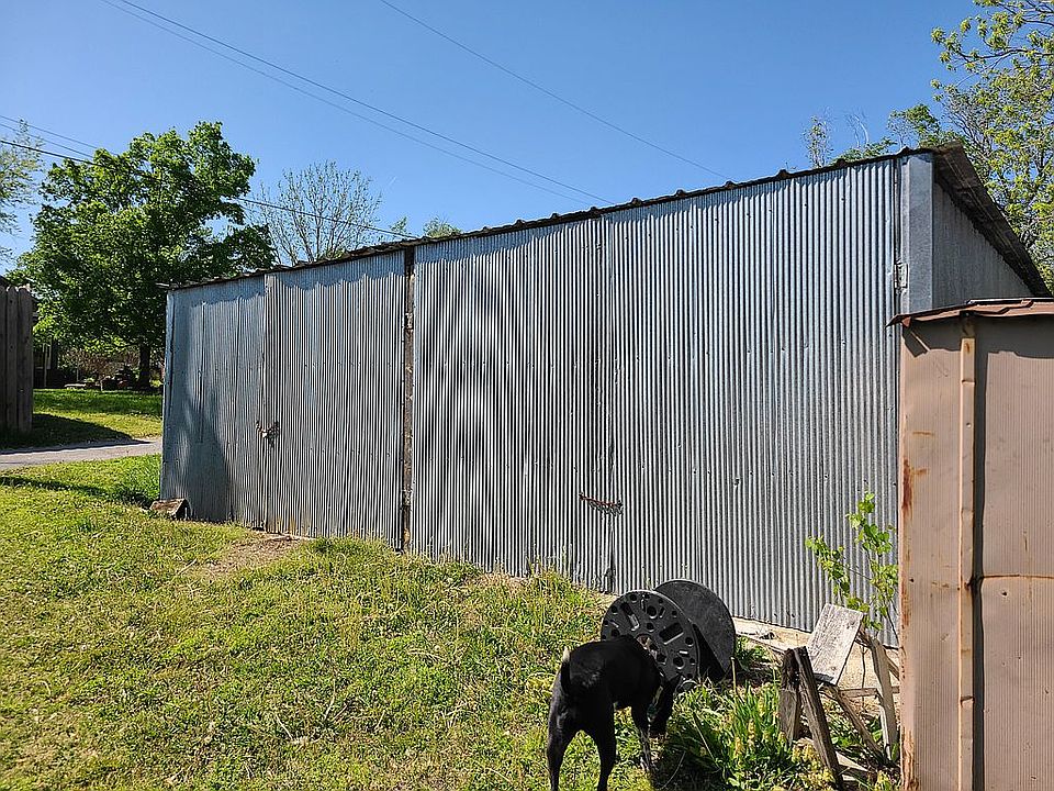 2nd image of 1004 N Lucille St
