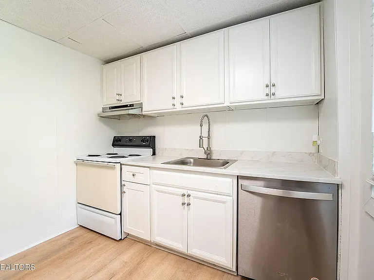 502 Hayworth Dr #B — Photo 9